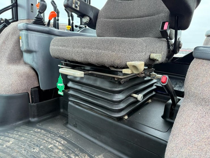 new-holland-8770-image-48