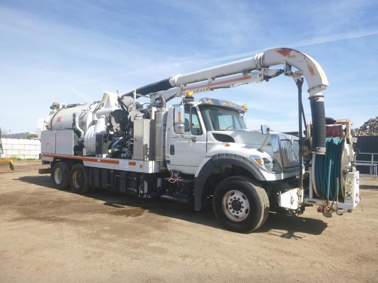 2013-international-7600-image-2