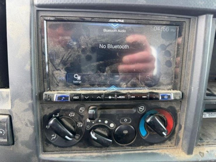 2022-isuzu-nrr-image-15