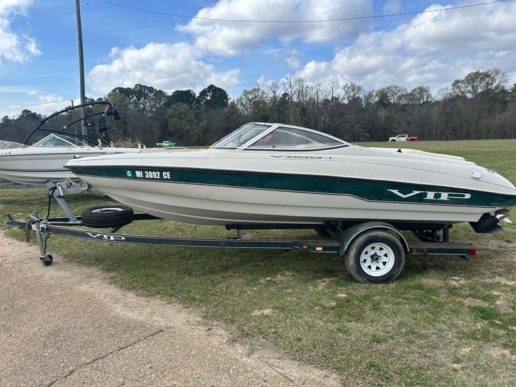 1996-vip-18'-ski-boat-image-2