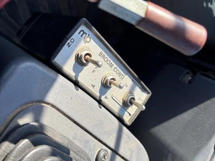 2007-komatsu-wa200-5-image-36