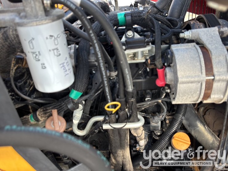 2019-deere-310l-image-35