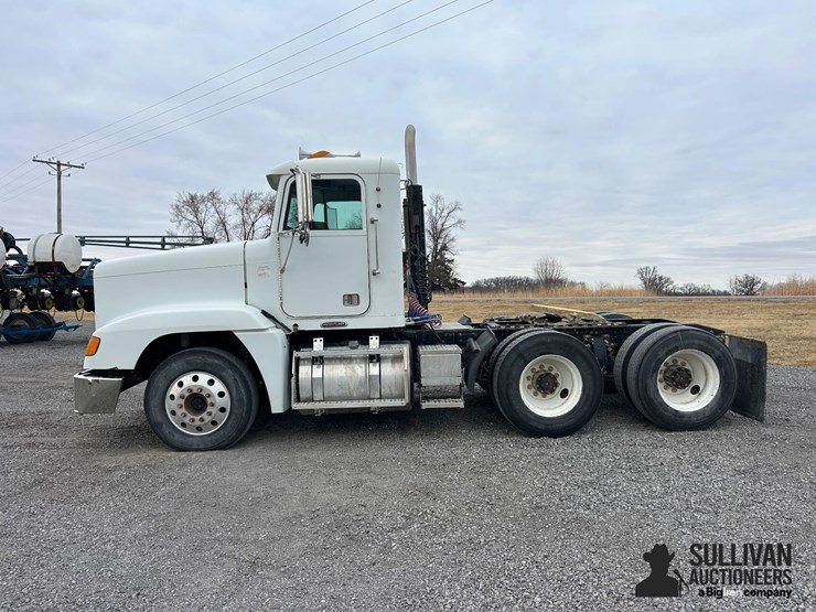 1999-freightliner-fld120-image-8