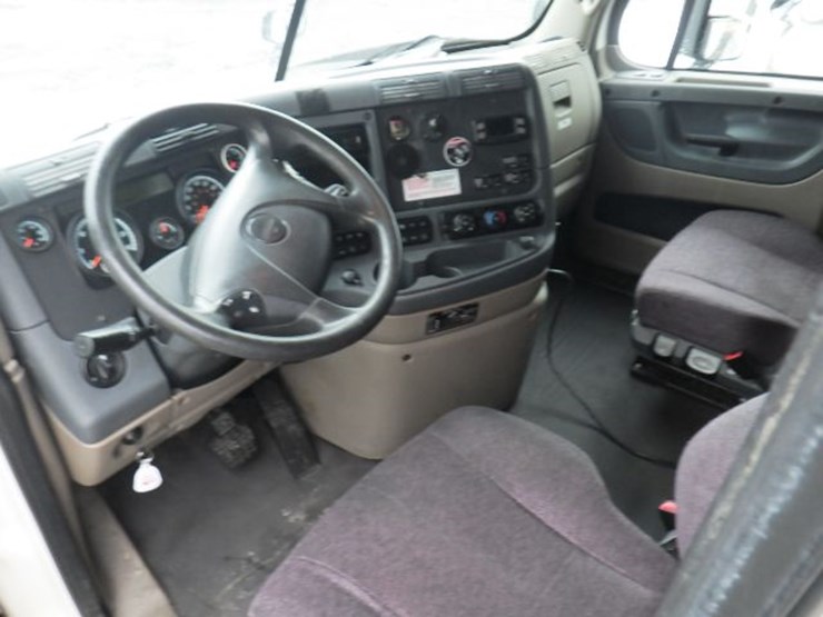 2017-freightliner-cascadia-125-evolution-image-20