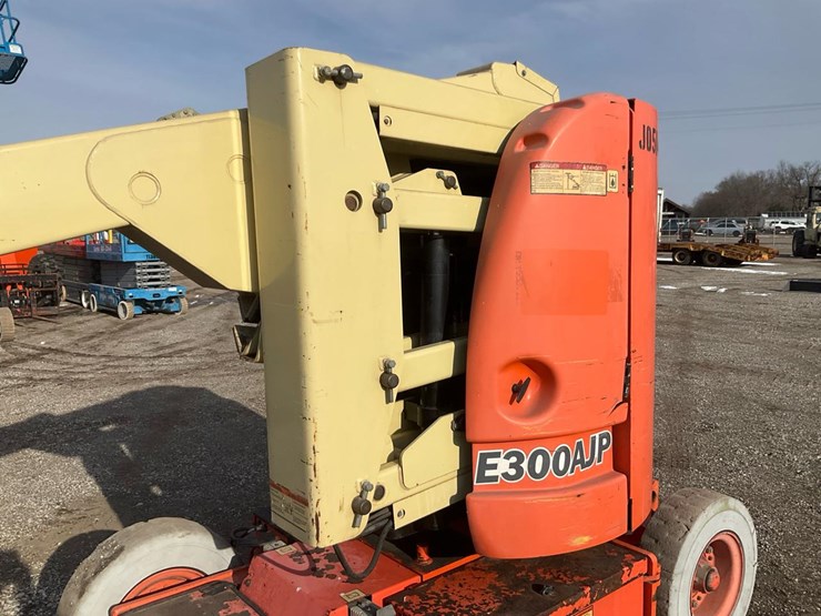 2000-jlg-e300ajp-image-21