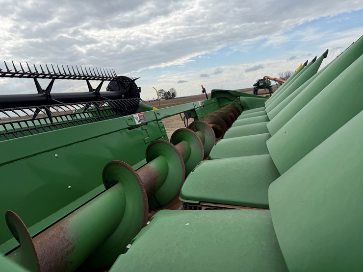 john-deere-c8r-image-51