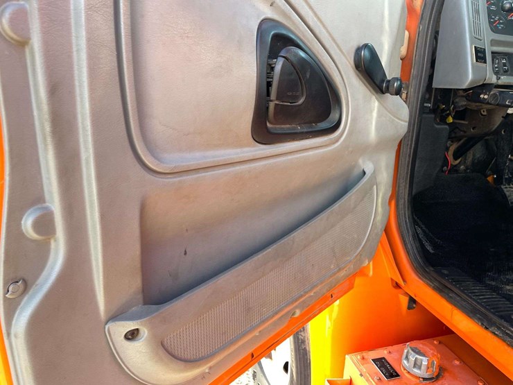 2007-international-durastar-4300-image-9