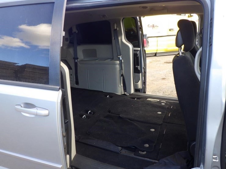 2015-dodge-grand-caravan-image-8