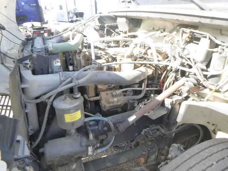 2000-freightliner-fl70-image-24