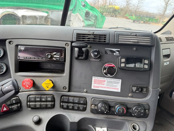 #40990-•-2019-freightliner-cascadia-s/a-daycab-truck-tractor-vin:-3akjgbdv5ksks6034-image-62