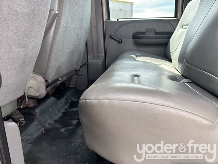 2009-ford-750-image-38