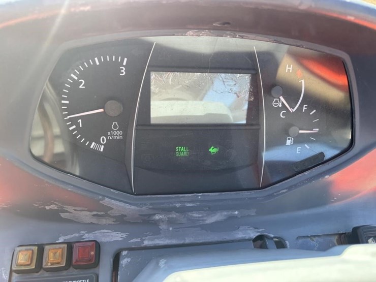 2017-kubota-l4760d-image-22