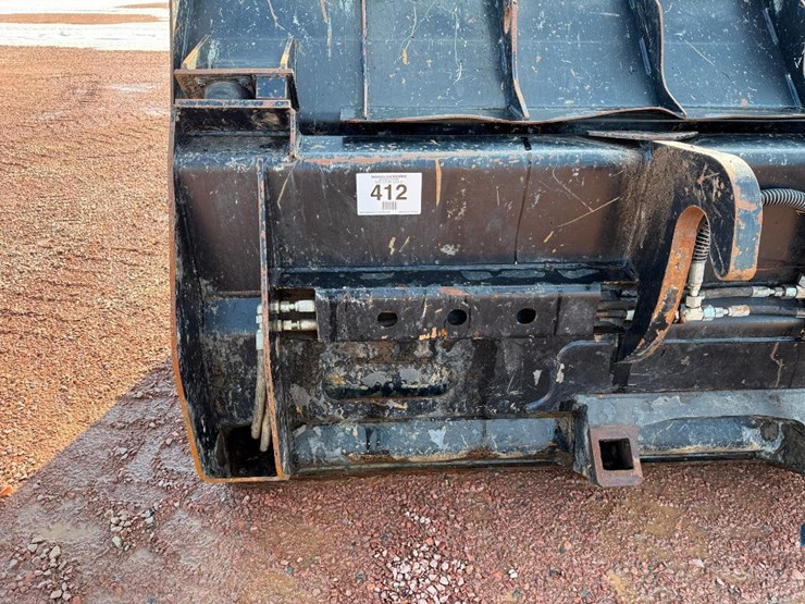 caterpillar-120-image-15