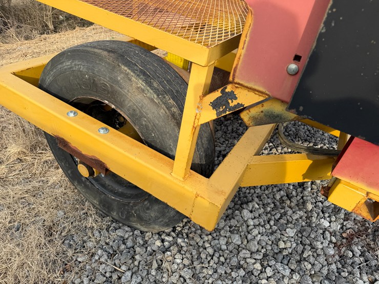 #41047-•-w&a-manufacturing-894-levee-seeder-and-packer-image-32