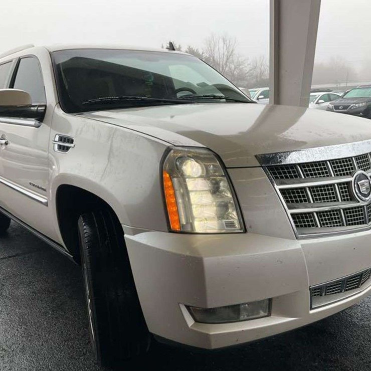 2011 CADILLAC ESCALADE