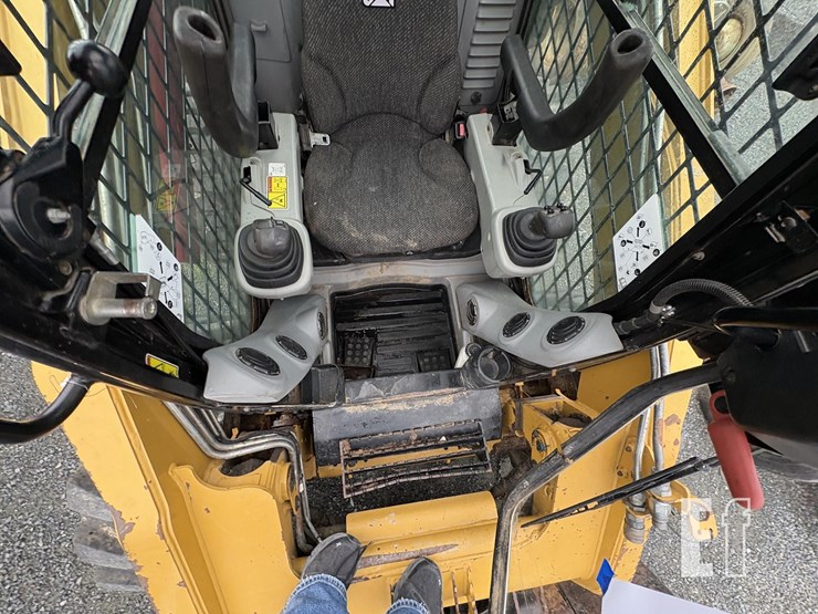 2013-caterpillar-262c2-image-18