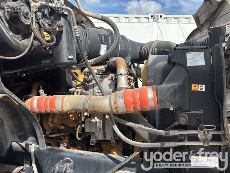 2009-ford-750-image-22