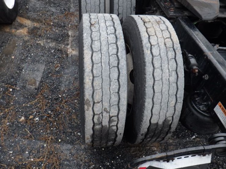 2017-freightliner-cascadia-125-evolution-image-16