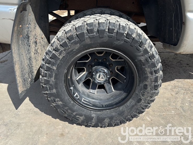 2004-dodge-ram-3500-image-16