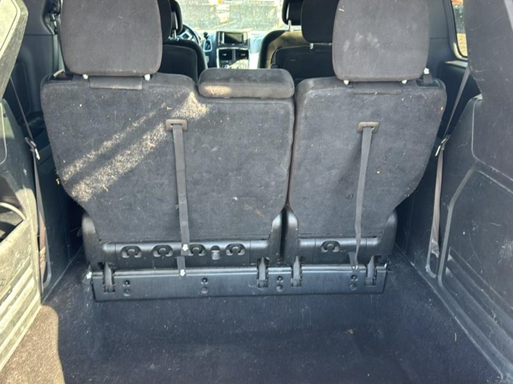 2015-dodge-grand-caravan-sxt-image-32