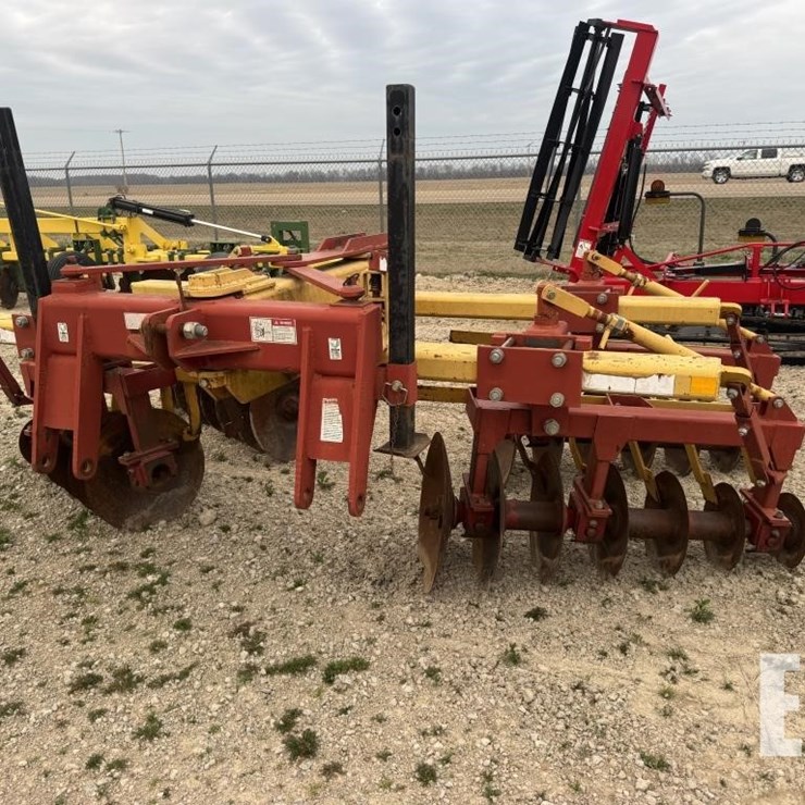 W AND A TANDEM LEVEE PLOW