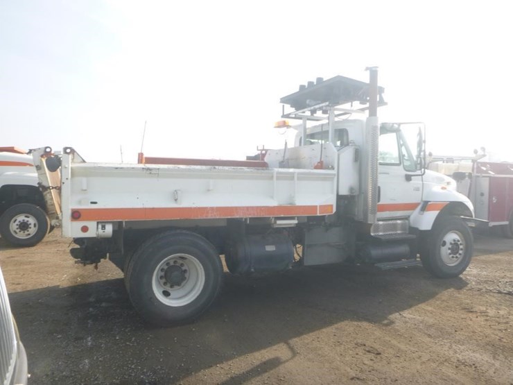 2004-international-7400-image-3