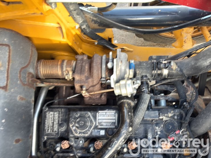 2019-deere-310l-image-38