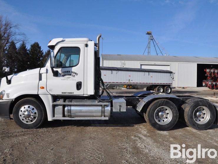 2016-freightliner-cascadia-125-image-8