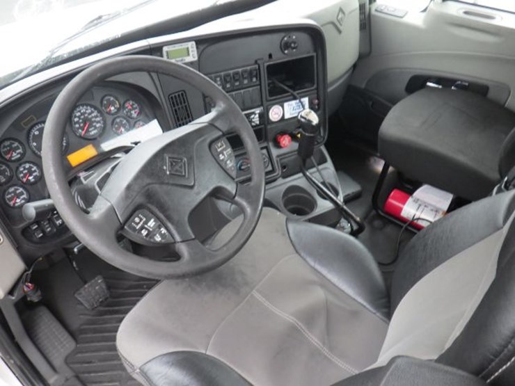 2016-international-prostar-image-15