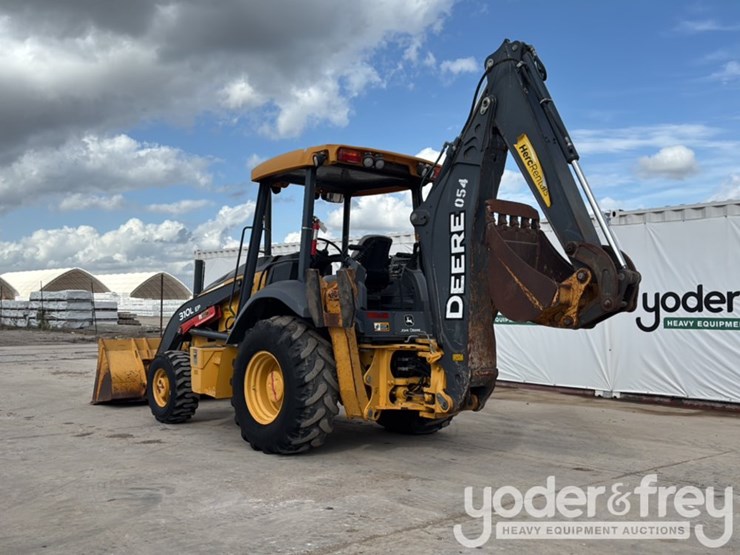 2019-deere-310l-image-3