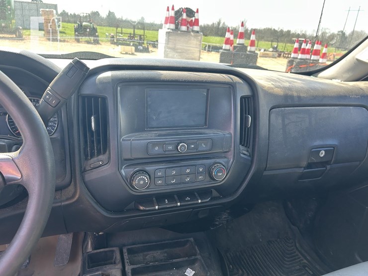 2016-chevrolet-3500-image-13