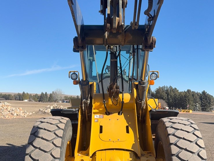 2011-deere-524k-image-41