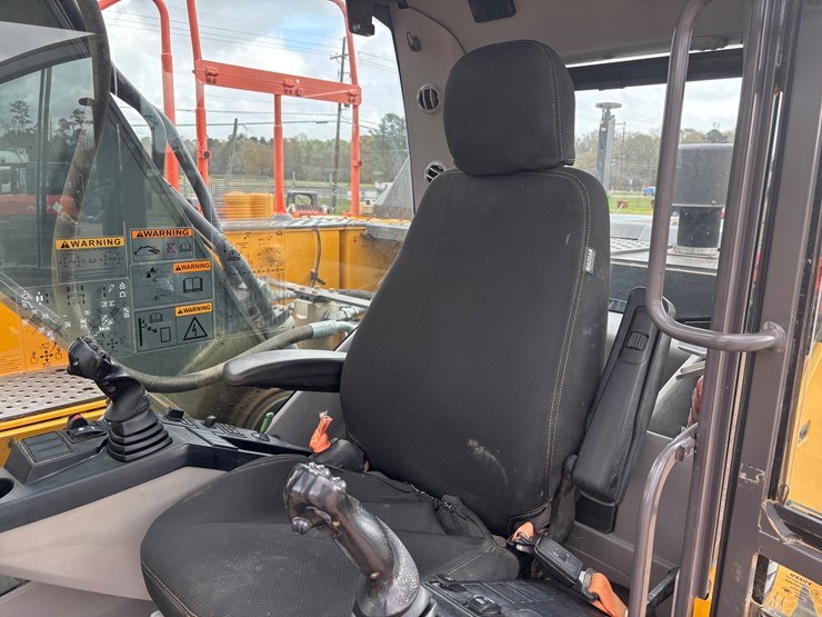 2022-volvo-ec220el-image-43