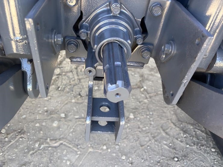 2017-kubota-l4760d-image-10