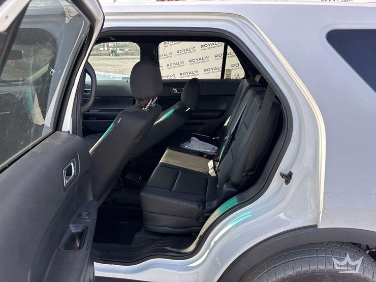 2016-ford-explorer-image-19