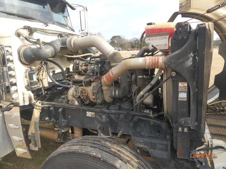 2019-peterbilt-389-image-11