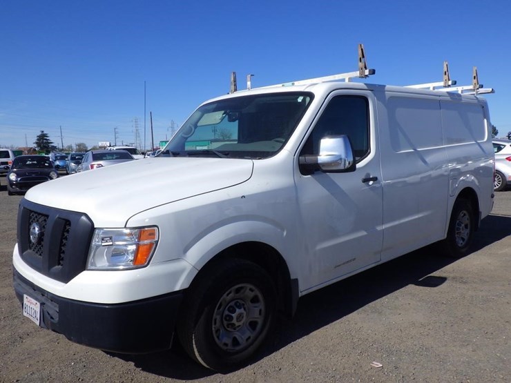 2017-nissan-nv2500-image-1