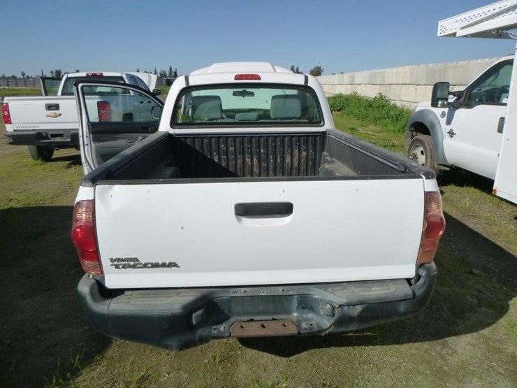 2014-toyota-tacoma-image-13