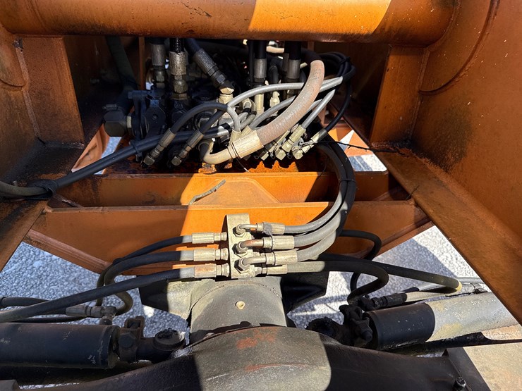 lull-644b-42-image-12