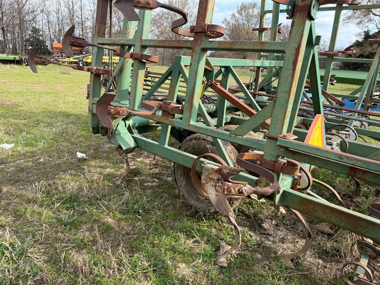 john-deere-32-image-26