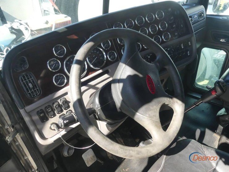 2022-peterbilt-389-image-15