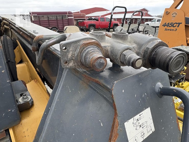 2015-deere-326e-image-13