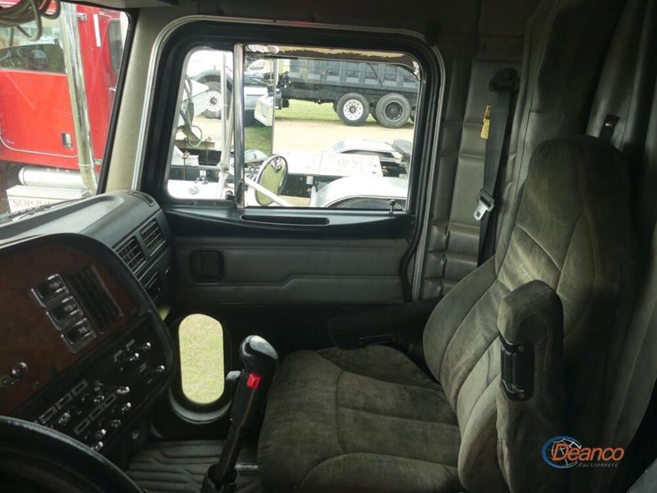 2004-peterbilt-379-image-16