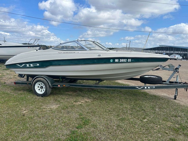 1996-vip-18'-ski-boat-image-4