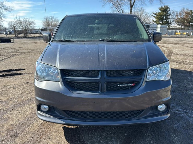 2015-dodge-grand-caravan-sxt-image-8