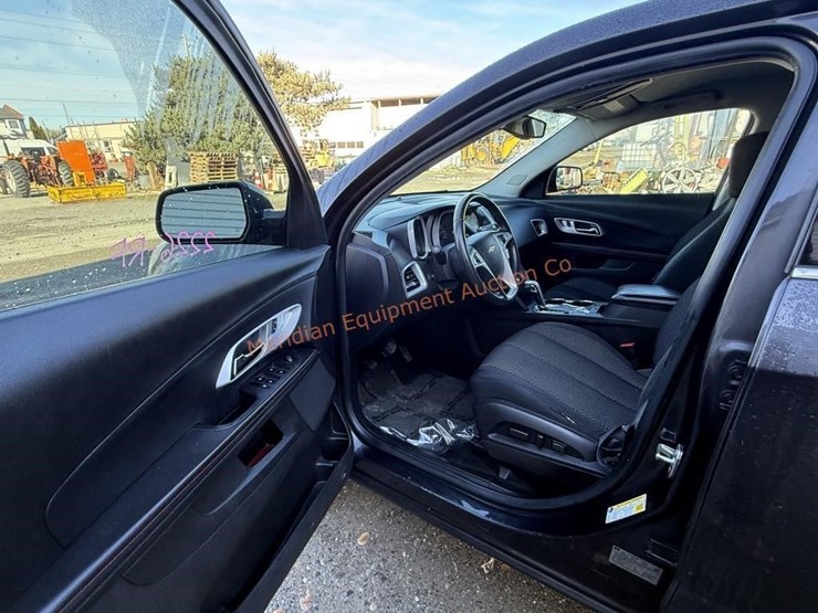 2015-chevrolet-equinox-lt-image-34