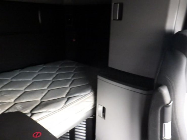 2024-kenworth-t680-image-5