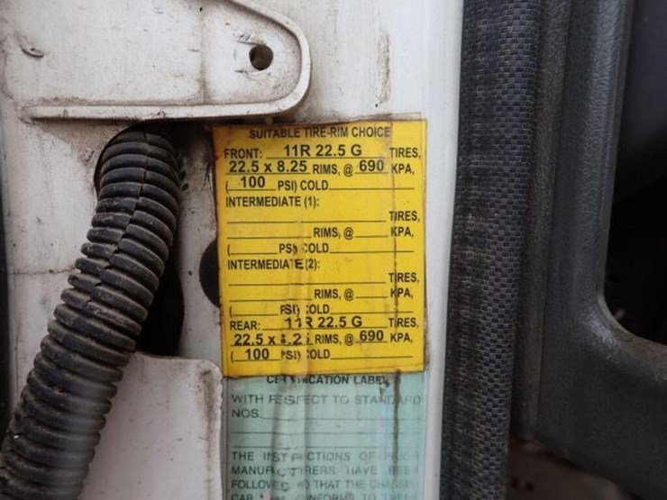 2002-gmc-7500-image-13