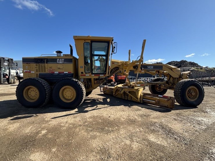 caterpillar-143h-image-7