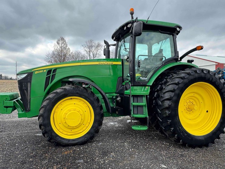 2013-john-deere-8235r-image-6
